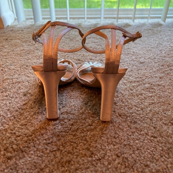 Badgley Mischka Jewel Collection Gold Heels With Rhinestone Closed Toe Size 9 - Picture 3 of 6